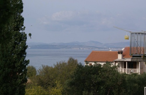 Mirce Apartment | Two bedroom apartment with terrace and sea view Mirca, Brač (A-2902-b)