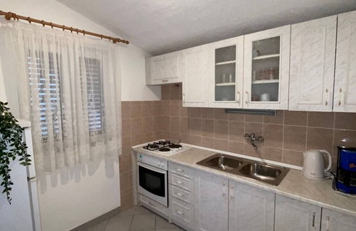Sutivan Apartment | Two bedroom apartment with terrace and sea view Sutivan, Brač (A-2846-b)