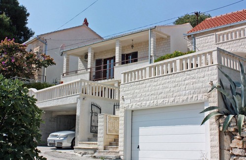 Sutivan Apartment | Two bedroom apartment with terrace and sea view Sutivan, Brač (A-2846-b)
