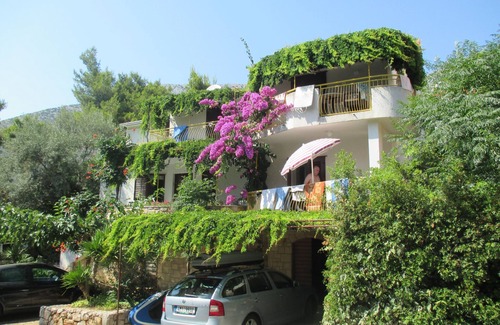 Ivan Dolac Apartment | Two bedroom apartment with terrace and sea view Ivan Dolac, Hvar (A-4584-a)