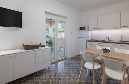 Mandre Apartment | Two bedroom apartment with terrace Mandre, Pag (A-6516-a)