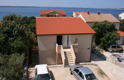 Mandre Apartment | Two bedroom apartment with terrace Mandre, Pag (A-6516-a)