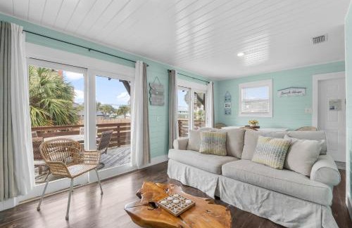 Holiday Beach House | Two Bedroom Beach House with Private Parking, Outdoor shower and MORE