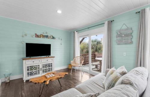 Holiday Beach House | Two Bedroom Beach House with Private Parking, Outdoor shower and MORE