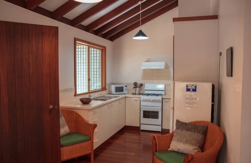 Peerabeelup Cottage | Two Bedroom Cottage - sleeps 6 - Self contained 2 Bedroom Cottage 1 King and 2 Bunks