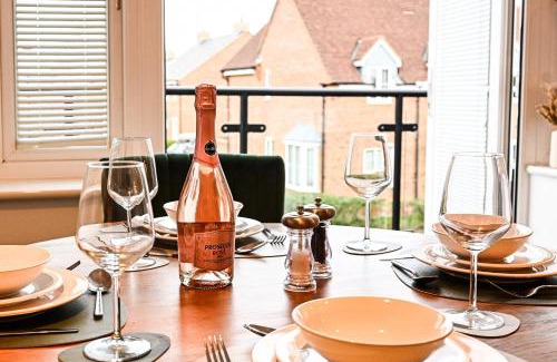 Cranfield Apartment | Two Bedroom Flat By Littlepiggyrentals Short Lets & Serviced Accommodation Cranfield With Balcony & Fast Wi-Fi