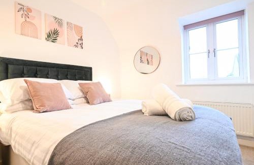 Cranfield Apartment | Two Bedroom Flat By Littlepiggyrentals Short Lets & Serviced Accommodation Cranfield With Balcony & Fast Wi-Fi