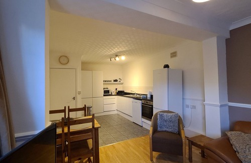 Catford Apartment | Two bedroom Garden Maisonette in London