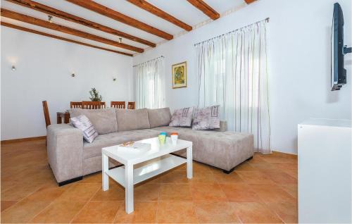 Sibenik House | Two-Bedroom Holiday Home In Radonic