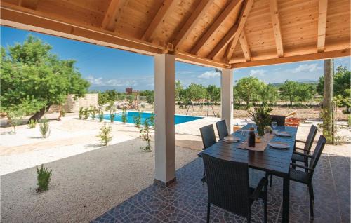 Sibenik House | Two-Bedroom Holiday Home In Radonic