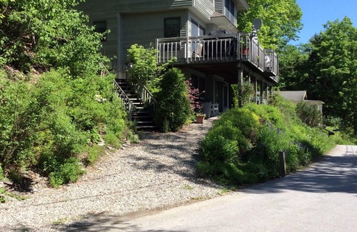 Poultney House | Two bedroom home on Northwest shore of Beautiful Lake St. Catherine with kayaks