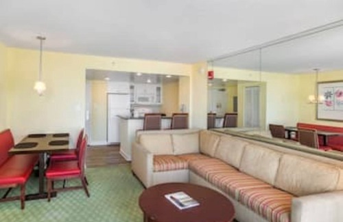 Northeast Virginia Beach Resort | Two Bedroom, Ocean Front, Luxury Condo, Virginia Beach, VA 3990006