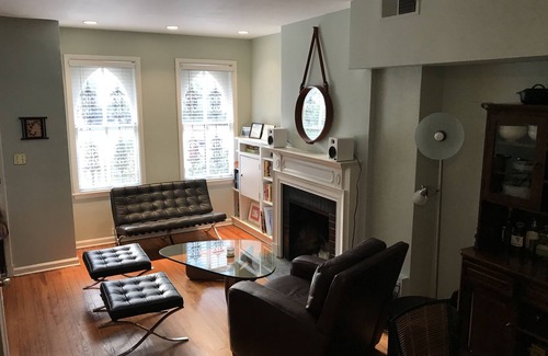 Foggy Bottom House | Two bedroom row house in Foggy Bottom — perfect for George Washington students