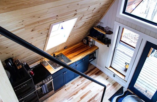 Springvale Cabin | Two bedroom treehouse in United States of America, Sanford