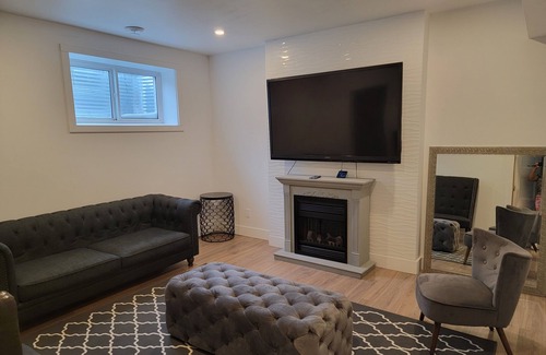 Sherwood Park Apartment | Two Bedrooms Modern Cozy Suite