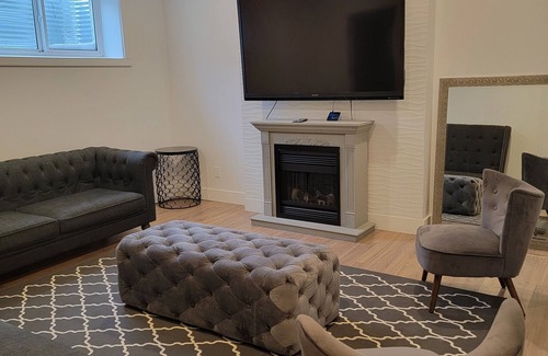 Sherwood Park Apartment | Two Bedrooms Modern Cozy Suite