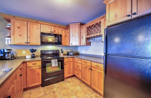 Two Harbors Condo | Two Harbors Lakefront 2BR | Pool, Hot Tub & Sauna | Pet Friendly | EV Charger