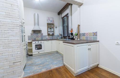 Sofia City Center Apartment | Two Homelike Apartments by NDK and Vitosha Blvd with 2 Free Parking Spots