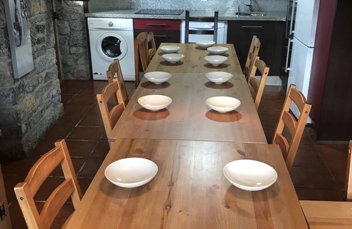 Llamero Cottage | Two houses for 19 people + surrounded by 3000 m of land with barbecue and parking.