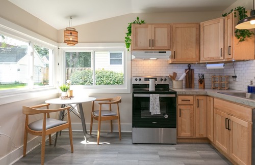 Watkins Glen House | TWO king bedrooms! Walk to EVERYTHING! (lake,hiking,bars,shopping)