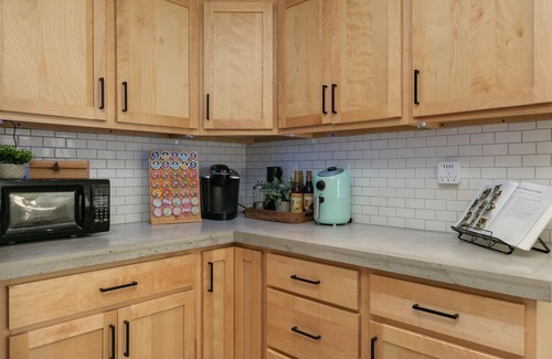 Watkins Glen House | TWO king bedrooms! Walk to EVERYTHING! (lake,hiking,bars,shopping)