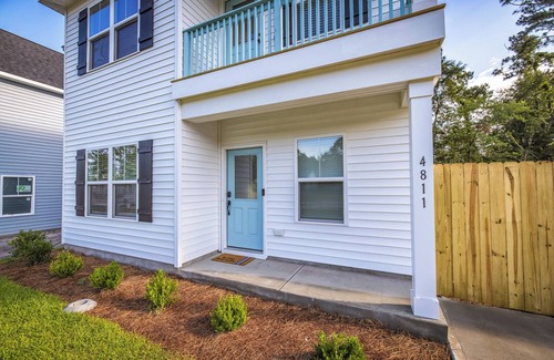 Kings Grant House | Two King beds, Game Room, Screen Room, Fully Fenced in Yard Beautiful Home!
