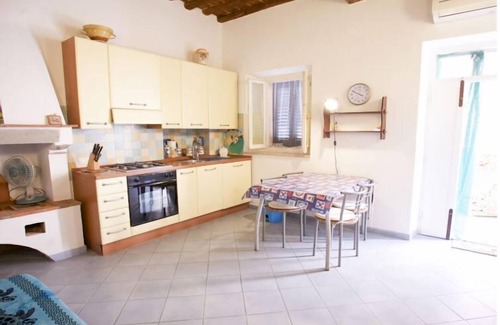 Portoferraio Old Town Apartment | Two-room apartment Piazza al Fico 2/4 Beds in the historic center of Portoferraio