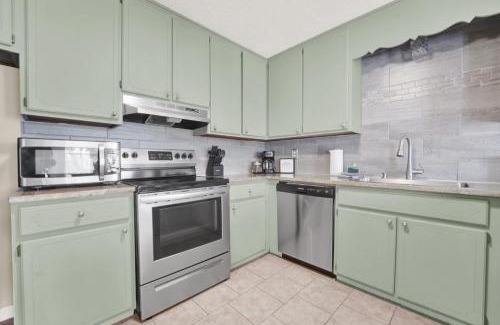 Lynn Haven House | Two Spaces in One Main House and Guest House 25 Min to PCB