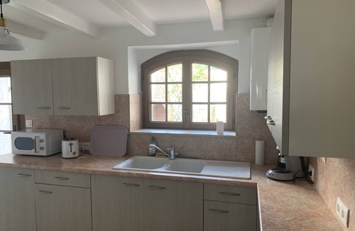 Saujon House | Two-storey house, vacations, cures and business trips