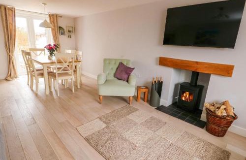 Llanfaelog House | Ty Bach