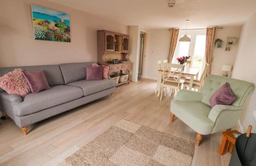 Llanfaelog House | Ty Bach