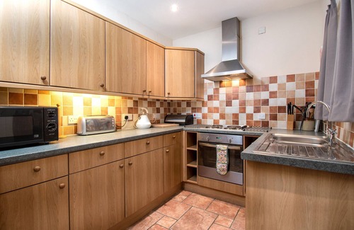 Gwynedd- Snowdonia Cottage | Ty Bont - Two Bedroom Cottage, Sleeps 5