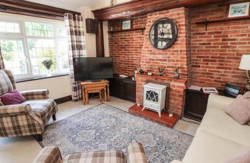 Dyserth House | Ty Cerrig