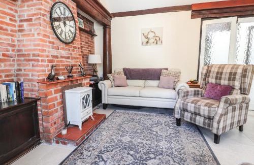 Dyserth House | Ty Cerrig