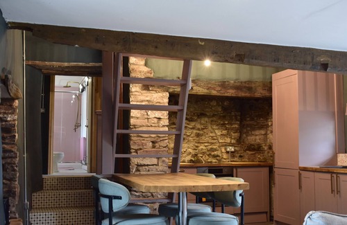 Llanybri Cottage | Ty Llaeth 2-Bed Cottage, Sleeps 4, Pet Friendly