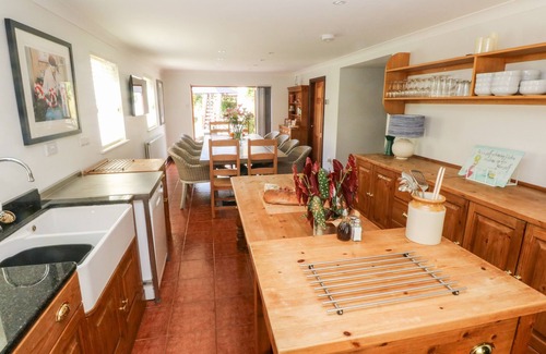 Newport Cottage | TY MORLAIS, pet friendly, with open fire in Newport, Pembrokeshire