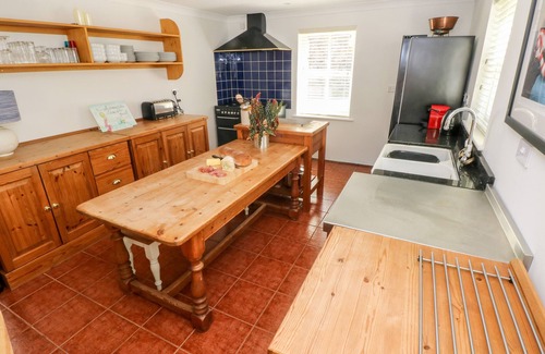Newport Cottage | TY MORLAIS, pet friendly, with open fire in Newport, Pembrokeshire