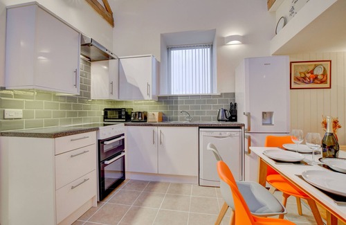 Machynlleth House | Ty’n Fron - Three Bedroom House, Sleeps 5