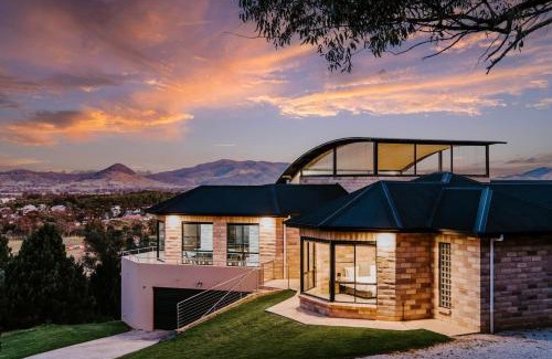 Central Mudgee House | 'Tyalla Lodge' Unique Luxe Design in the Mountains