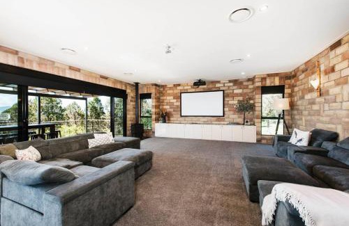 Central Mudgee House | 'Tyalla Lodge' Unique Luxe Design in the Mountains