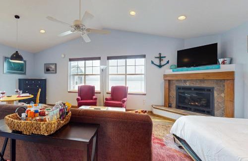 Camano Island House | Tyee Shoreline Retreat B