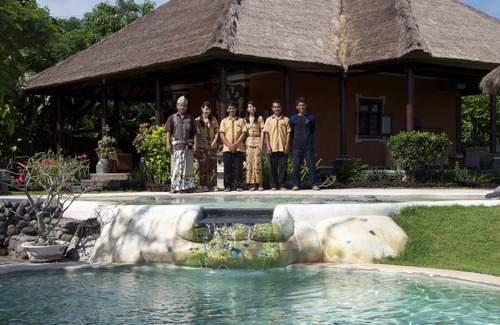 Lovina Villa | Typical Balinese villa with beautifully landscaped swimming pool