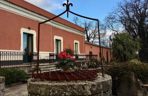 Milo Villa | Typical charming villa surrounded by nature and old trees