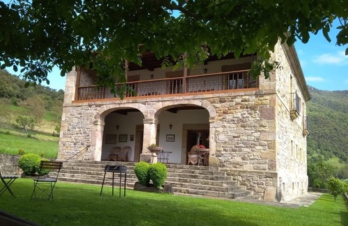 San Pelayo Cottage | TYPICAL MOUNTAIN HOUSE IN PICOS DE EUROPA (POTES) WITH PRIVATE GARDEN