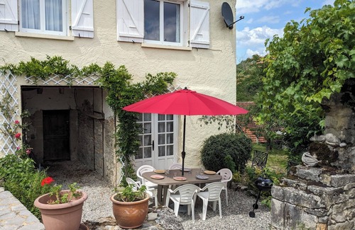 Glanes House | Typical Quercy house, vineyards, hiking and many sites nearby.
