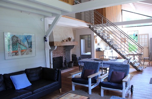 Messanges House | Typical regional house, fully and tastefully renovated with old bricks and beams, very sunny surrounded by old trees & vinyards, close to huge beaches & golf courses.