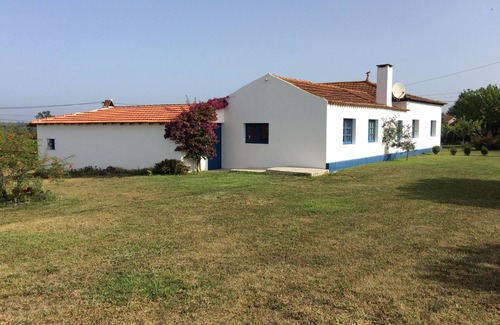 Montemor-o-Velho Villa | Typical renovated house with swimming pool, 10 people, 15/20 min. from the beach
