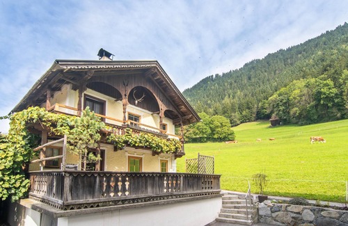 Bruck am Ziller Ski Chalet | Tyrolean chalet with south-facing terrace