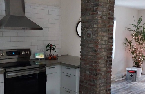 Verona House | U.S. Open Charming 2-bedroom house with AC, WiFi in pleasant Oakmont