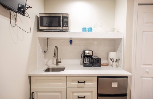 Devil's Pocket Apartment | U2R COZY Studio walk to CHOP,UPENN,HUP,Rittenhouse